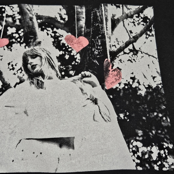 "Home is Where the Heart Is" Lover Valentine's Day Crewneck - Picture 10 of 16